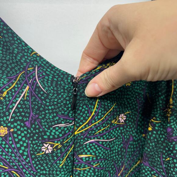 Modcloth Green Purple Flower Floral V-Neck Short Sleeve Tie Pleated Dress 4 - Picture 7 of 9